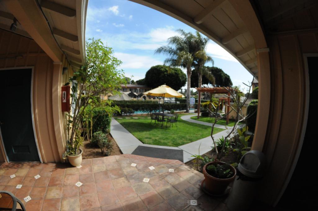 Oasis Inn And Suites Santa Barbara Esterno foto